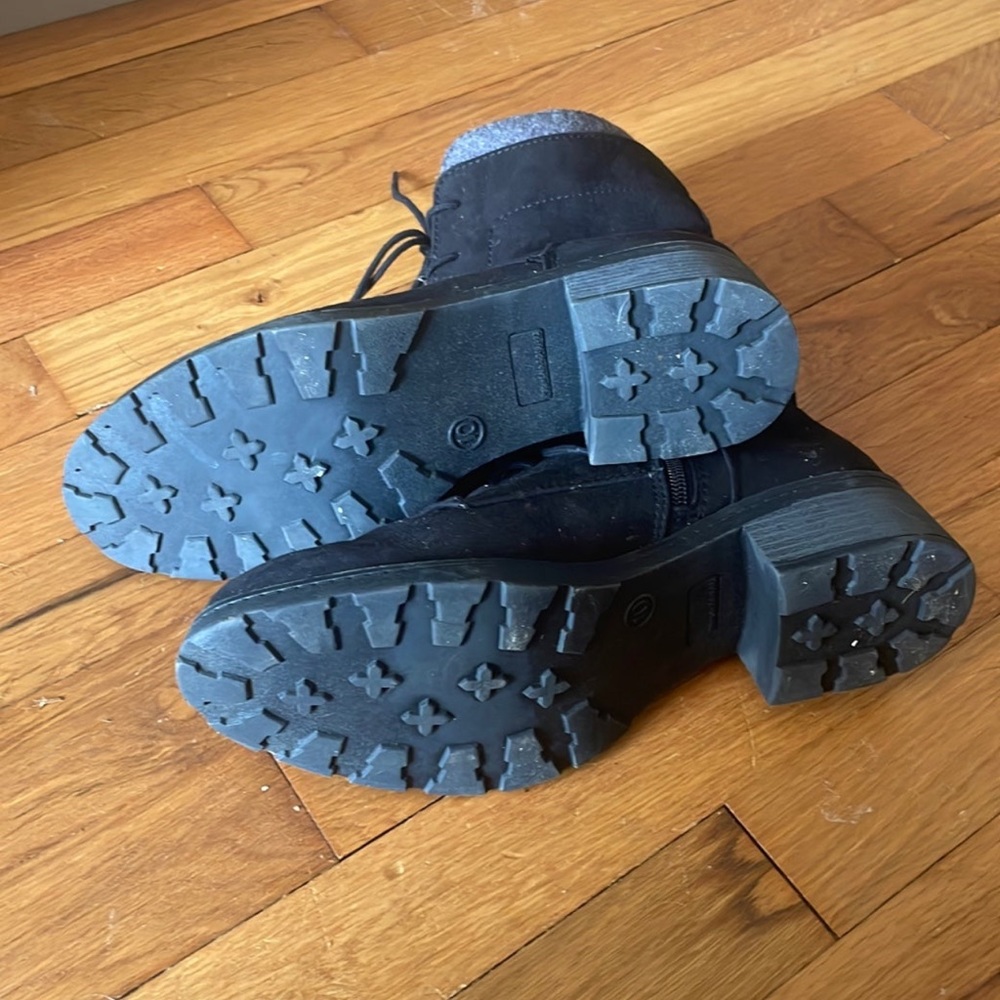 Woman’s boots - Picture 2 of 3